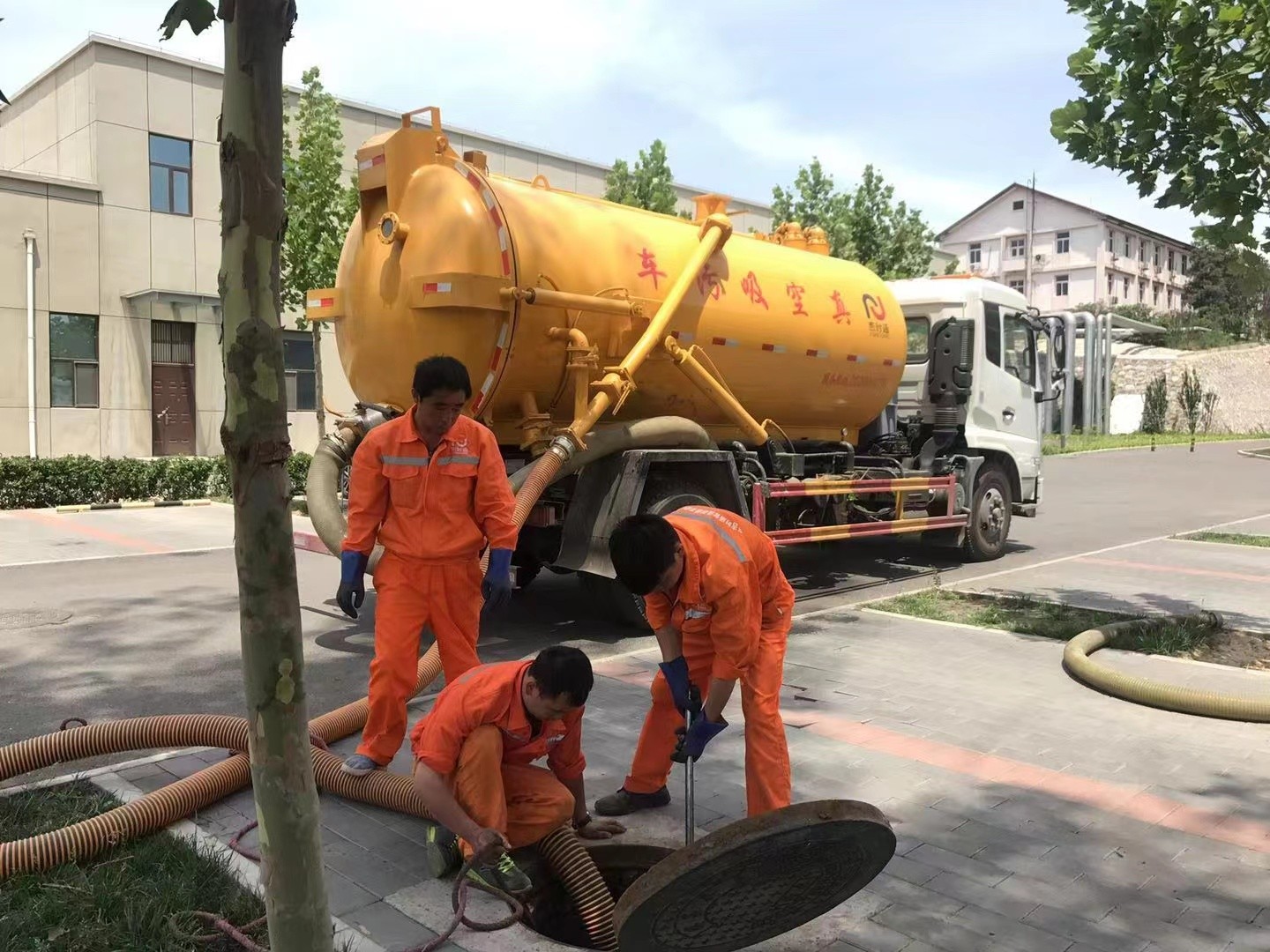 坦洲镇化粪池清理与5-8吨吸粪车施工效率分析